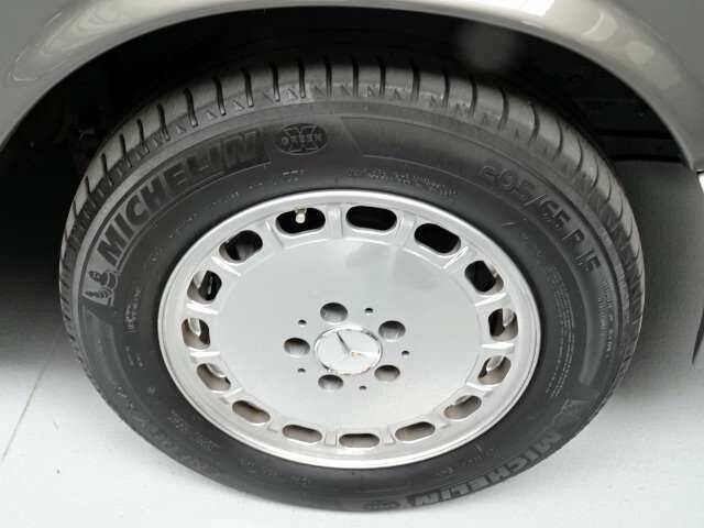 Bild 16/20 von Mercedes-Benz 300 SE (1990)