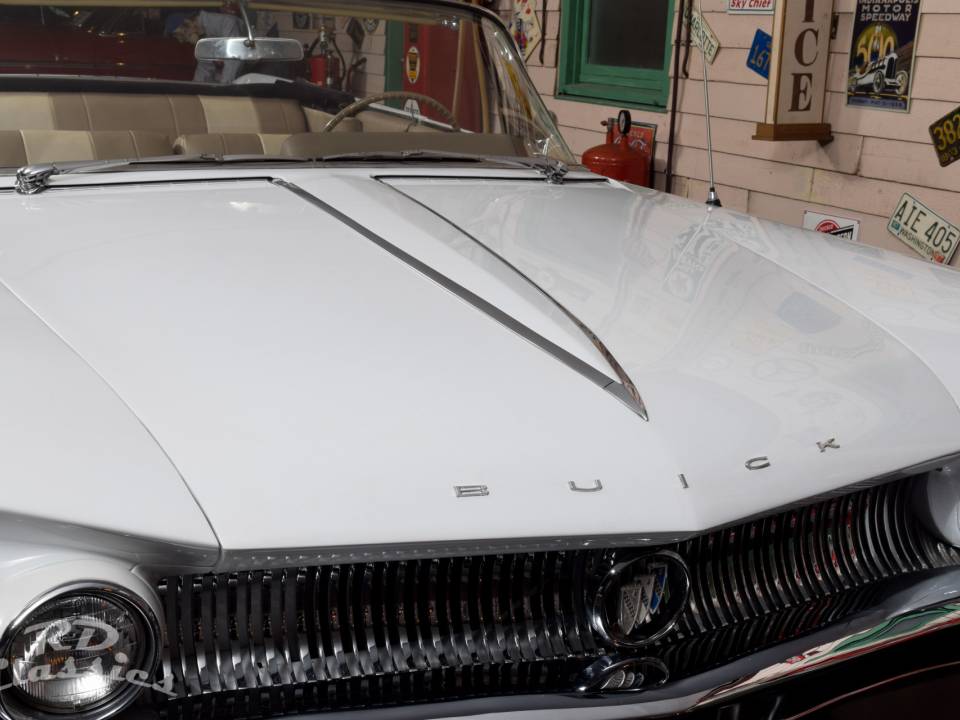 Image 40/47 of Buick Le Sabre Convertible (1960)