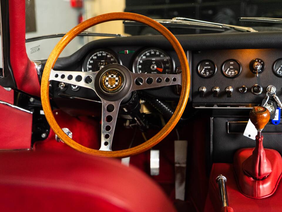 Bild 14/31 von Jaguar E-Type 4.2 (1965)