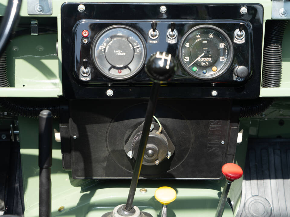 Image 17/30 of Land Rover 88 (1971)