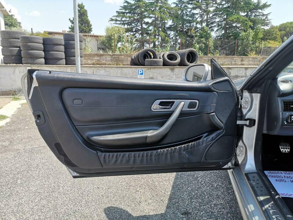 Imagen 14/38 de Mercedes-Benz SLK 200 Kompressor (2002)