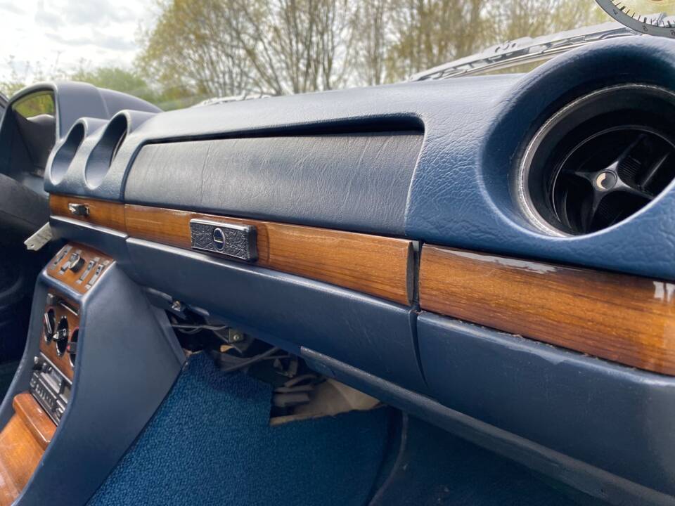 Image 43/49 of Mercedes-Benz 230 C (1980)