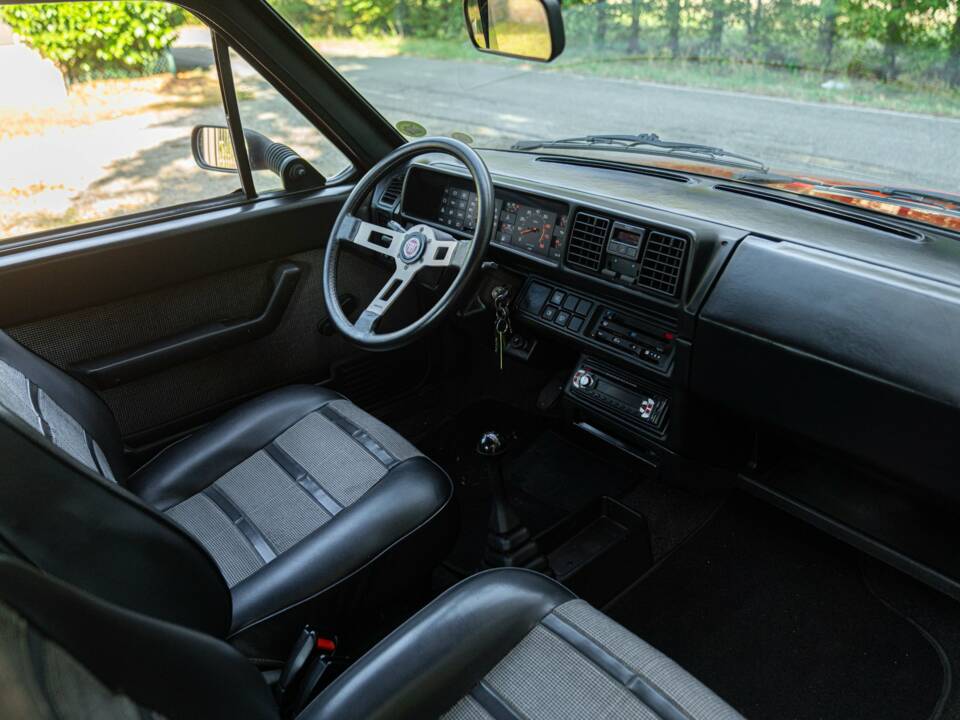 Bild 29/50 von FIAT Ritmo 105 TC (1990)