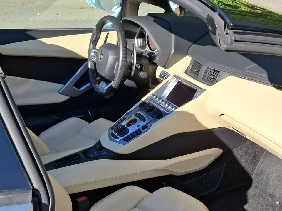 Afbeelding 11/12 van Lamborghini Aventador LP 700-4 Roadster (2015)