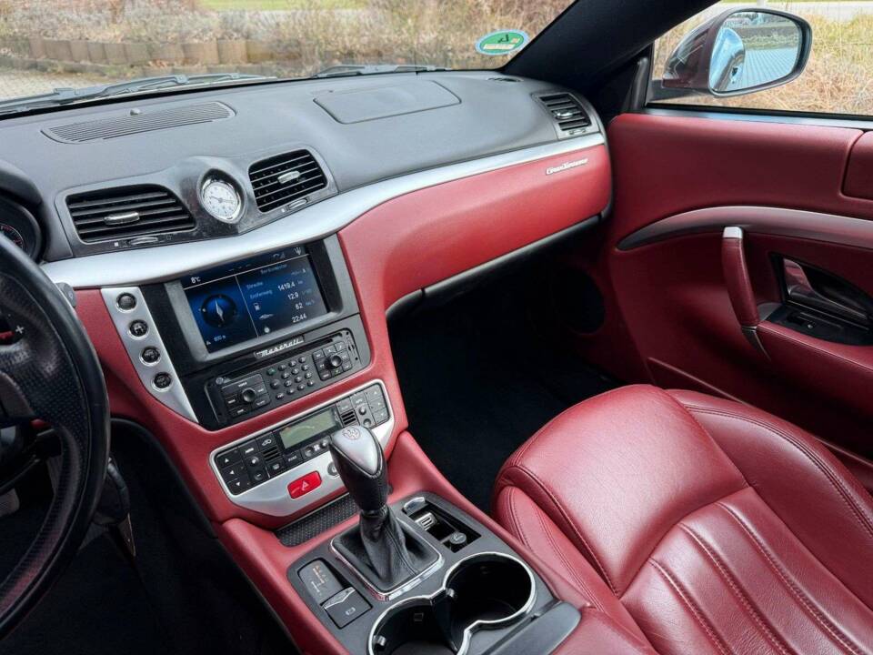 Bild 14/21 von Maserati GranTurismo 4.2 (2007)
