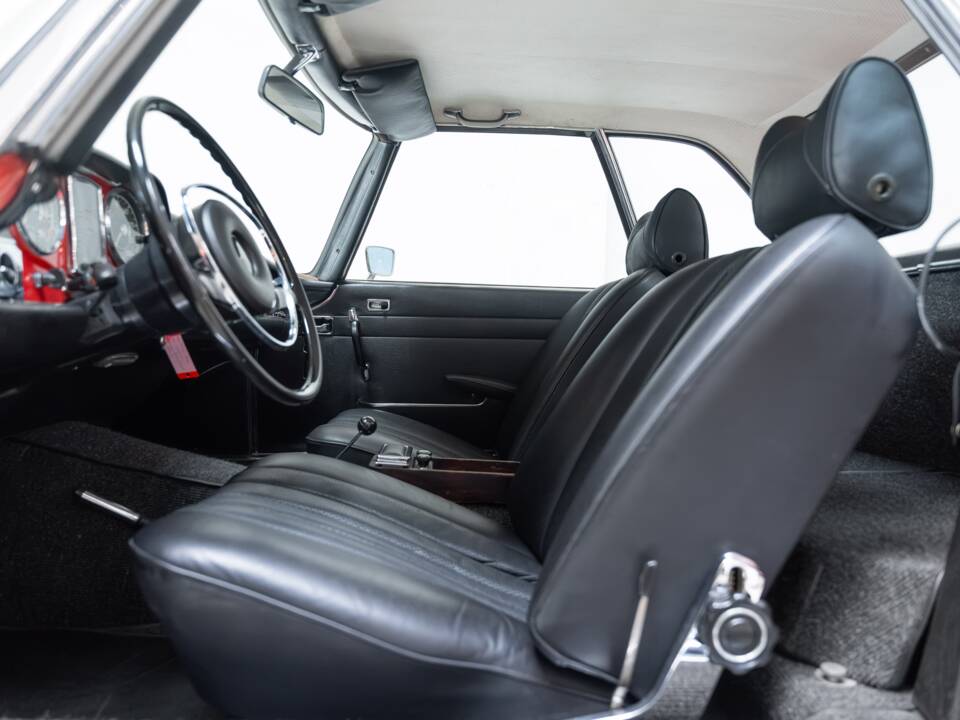 Image 14/35 of Mercedes-Benz 280 SL (1970)