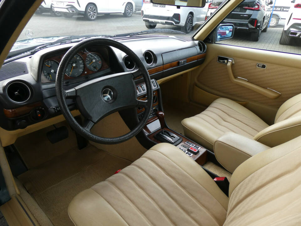 Image 7/24 of Mercedes-Benz 280 CE (1981)