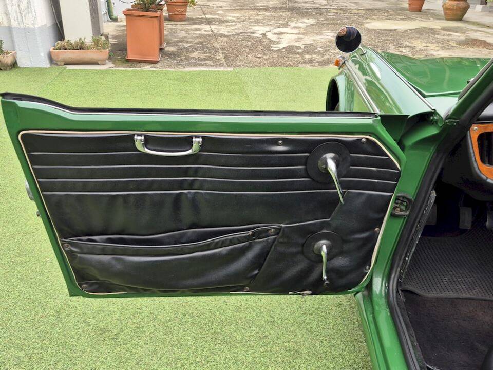 Image 20/66 of Triumph TR 4A IRS (1966)