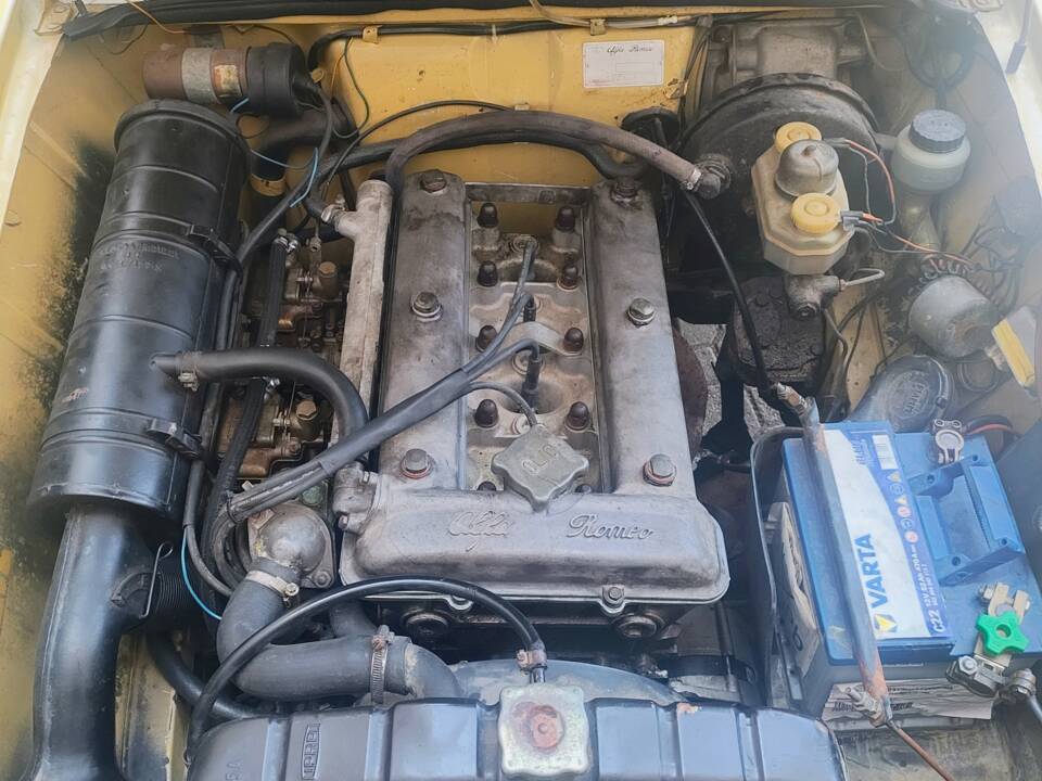 Bild 2/10 von Alfa Romeo Giulia Nuova Super 1300 (1975)