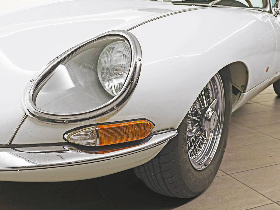 Image 4/8 de Jaguar Type E 3.8 (1963)