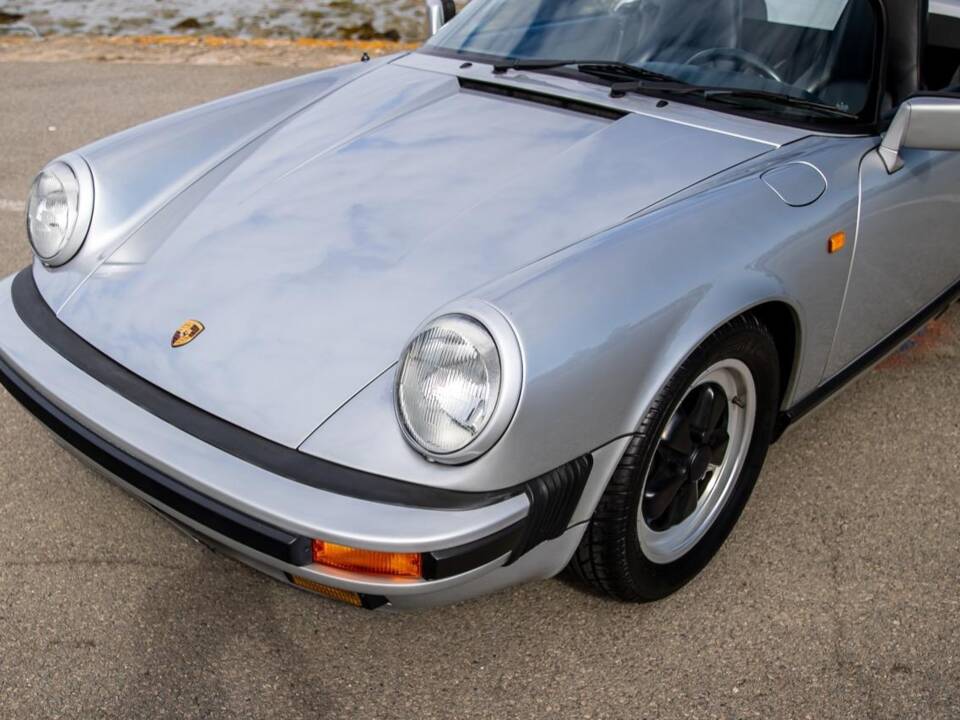 Image 17/132 of Porsche 911 Speedster 3.2 (1989)