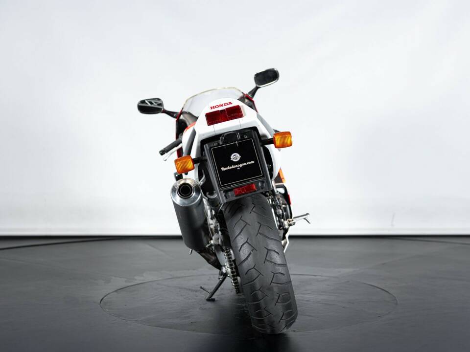 Image 3/42 de Honda RVF 750 (1994)