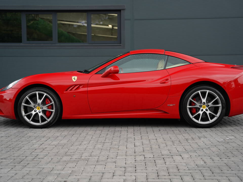 Image 24/50 of Ferrari California (2010)