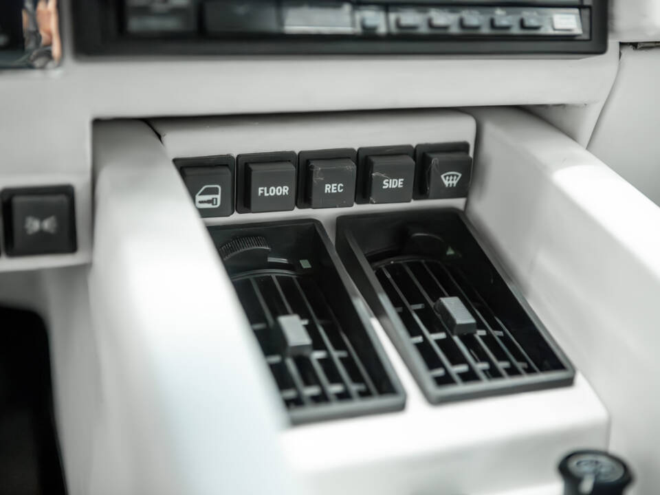 Image 21/50 of Lamborghini Countach LP 5000 S QV (1988)