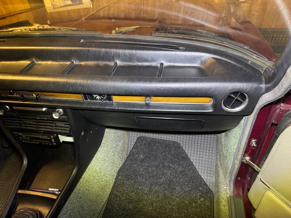 Bild 16/29 von BMW 2500 (1977)