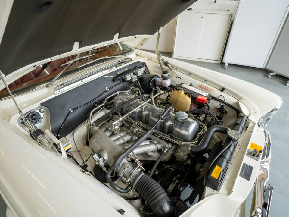 Image 11/37 of Mercedes-Benz 250 SE (1966)