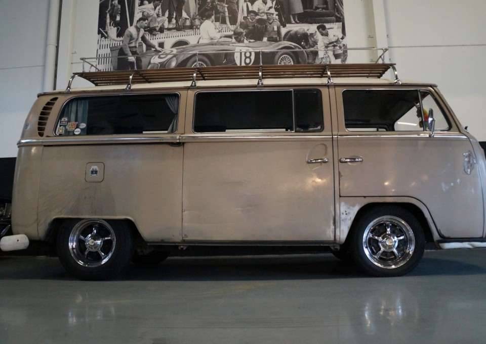 Image 26/43 of Volkswagen T2a minibus (1969)