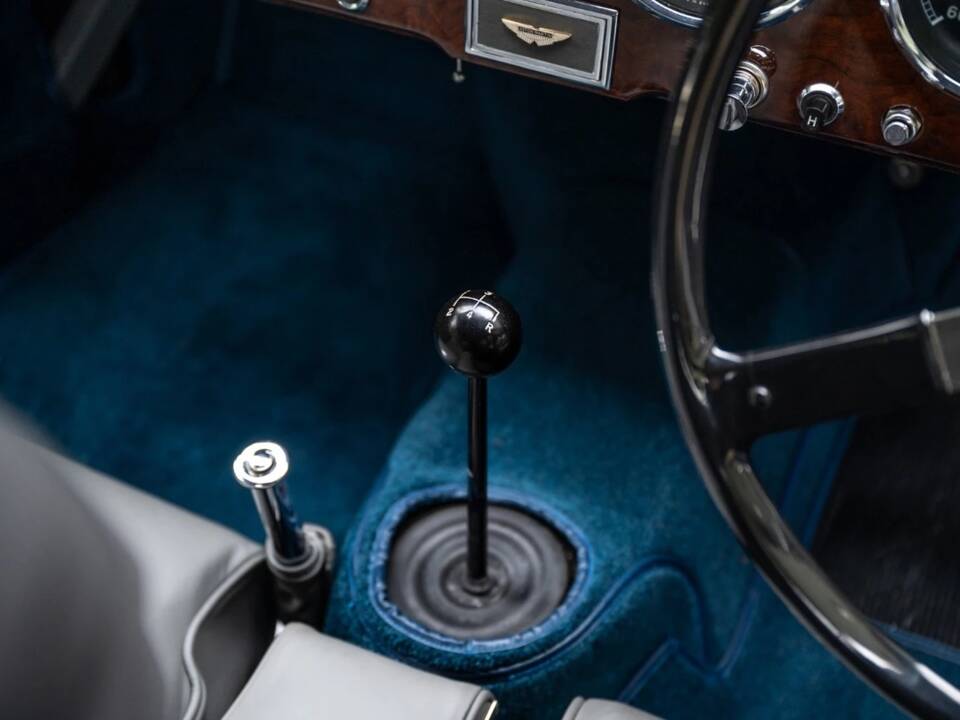 Image 52/64 of Aston Martin DB 2/4 Mk II (1957)