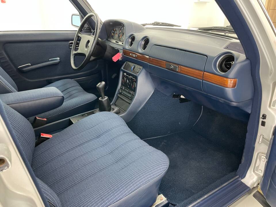 Bild 10/32 von Mercedes-Benz 300 D (1983)