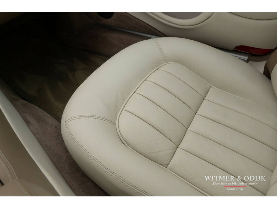 Image 12/32 of Jaguar XJ6 3.2 Executive (1997)