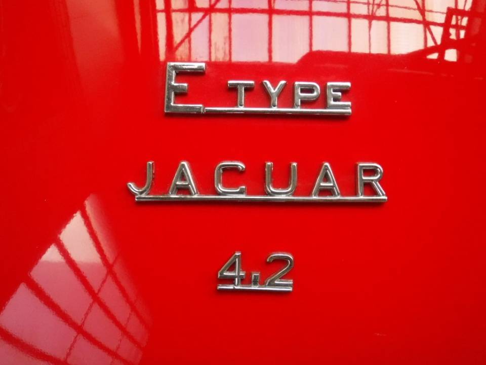 Immagine 42/50 di Jaguar E-Type (2+2) (1970)