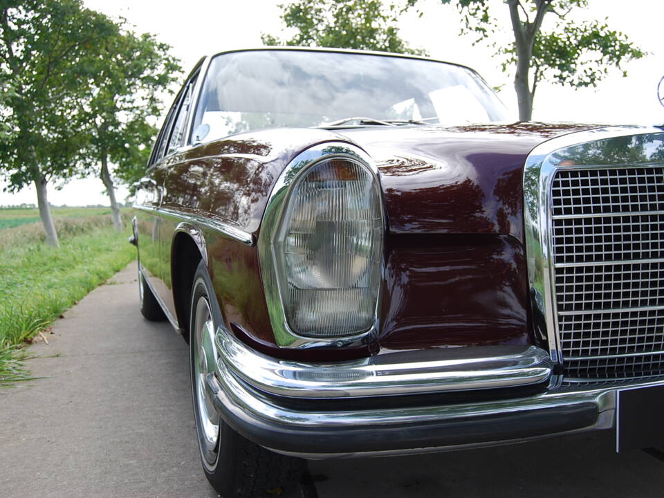 Image 7/58 of Mercedes-Benz 280 SE (1968)