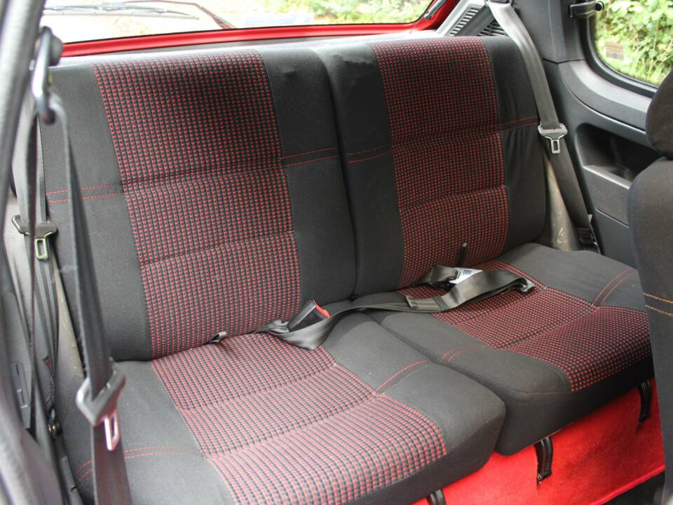 Imagen 14/17 de Peugeot 205 GTi 1.6 (1989)