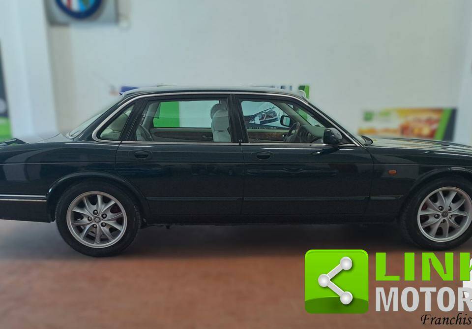 Bild 2/10 von Jaguar XJ 8 Executive (1998)