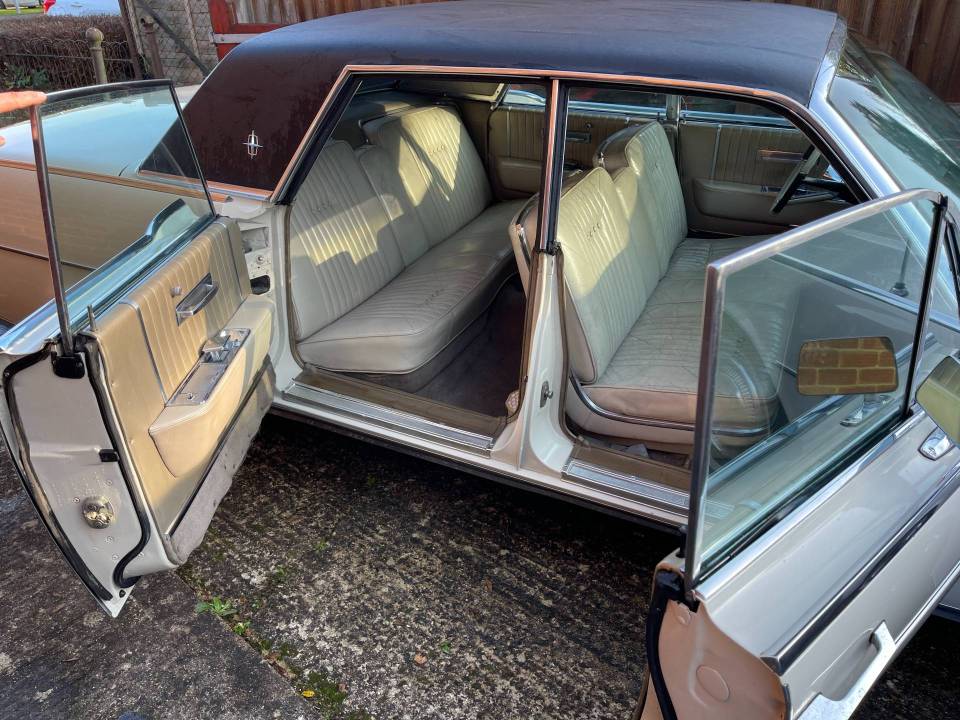 Image 18/41 of Lincoln Continental Sedan (1964)