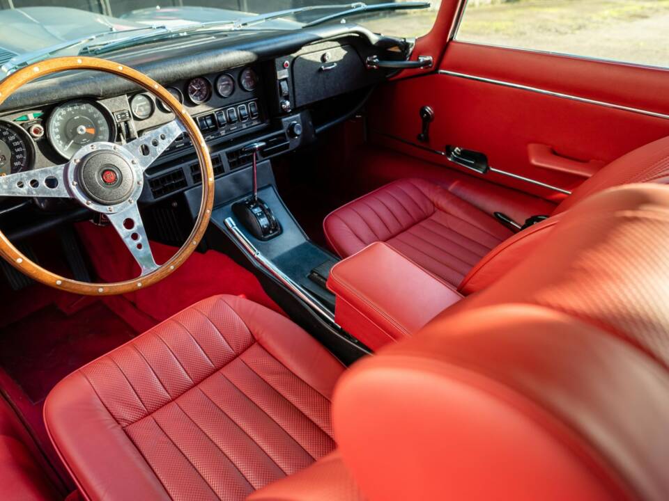 Bild 33/50 von Jaguar E-Type V12 (2+2) (1971)