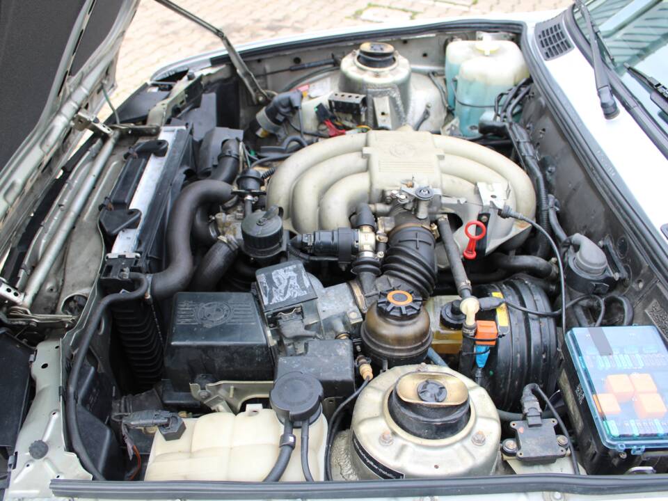 Image 23/32 de BMW 325ix (1990)