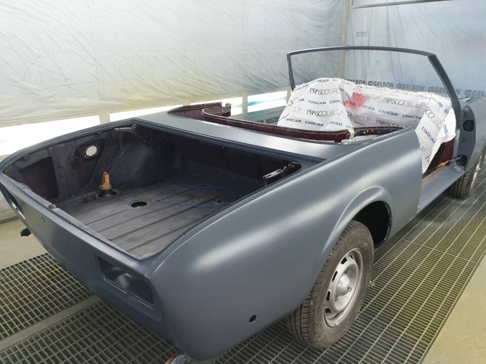 Image 48/57 of Peugeot 504 Convertible (1974)