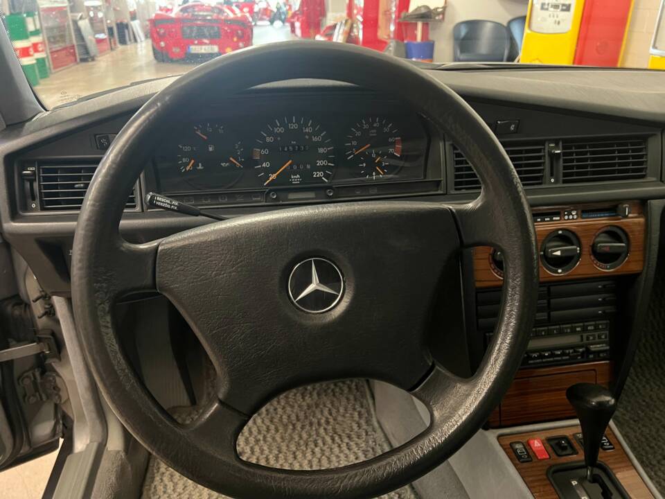 Image 10/22 of Mercedes-Benz 190 E 2.3 (1992)