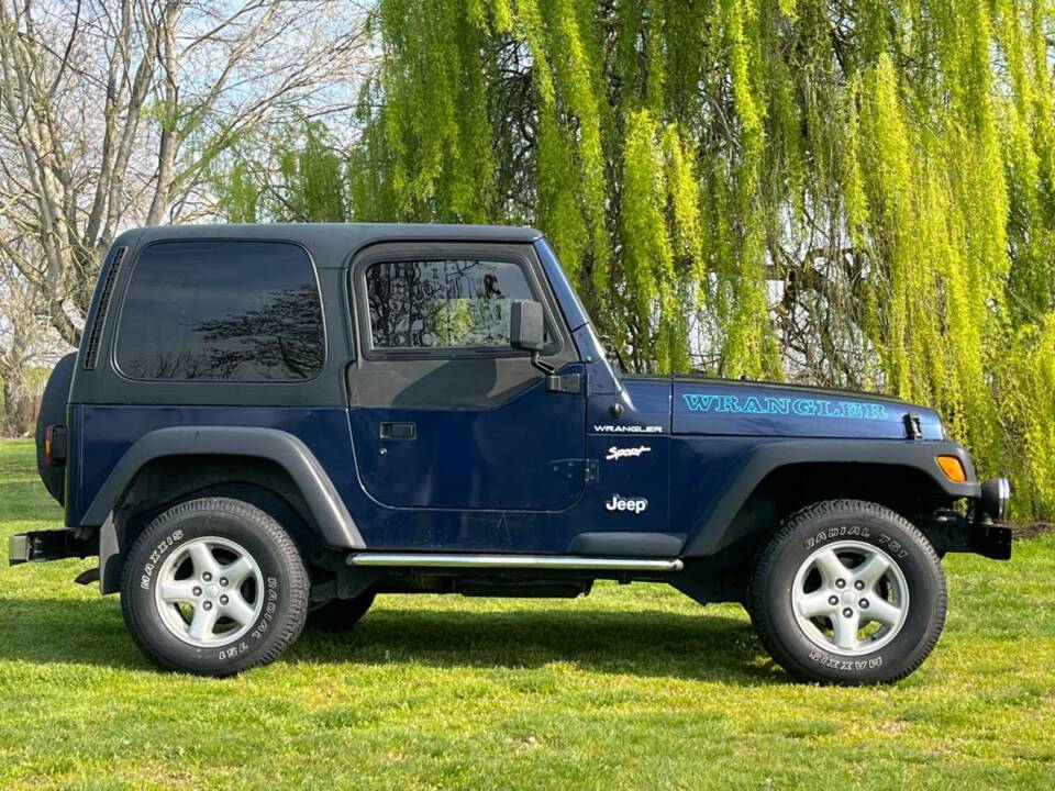 Image 9/38 of Jeep Wrangler Sport Hardtop 2.5 (1997)
