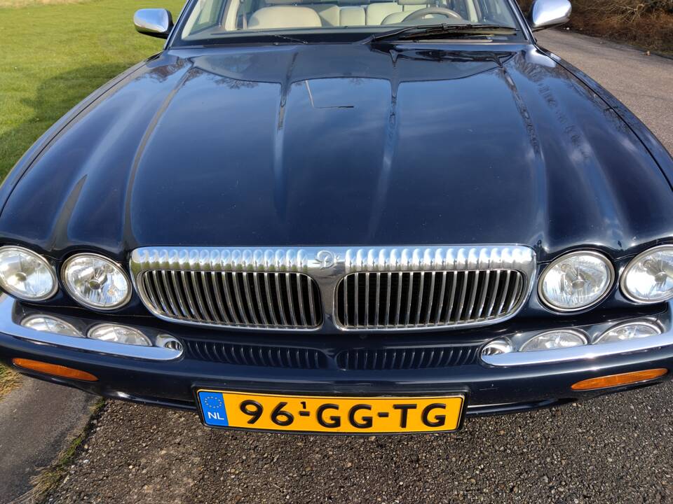 Image 7/71 of Daimler Super V8 (2000)