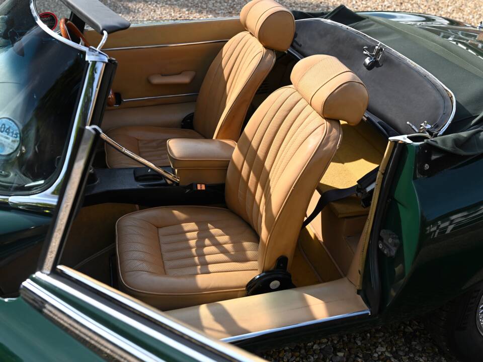 Image 17/26 de Jaguar Type E V12 (1973)