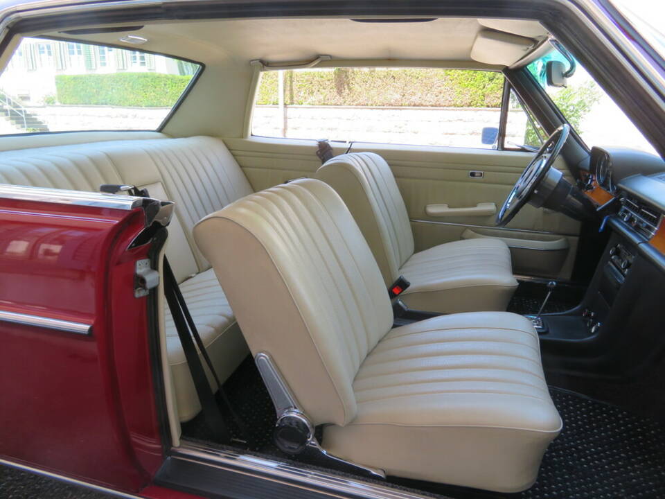 Image 7/19 of Mercedes-Benz 250 CE (1970)