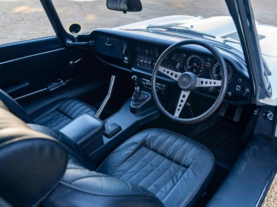 Bild 4/10 von Jaguar E-Type V12 (2+2) (1972)