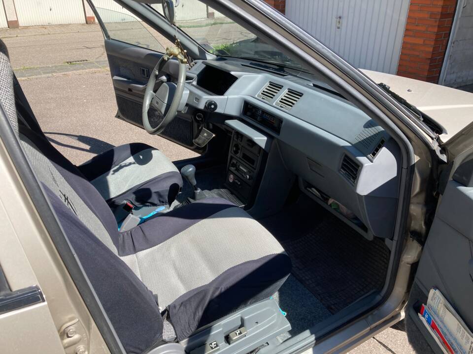 Image 21/44 of Mitsubishi Lancer (1987)