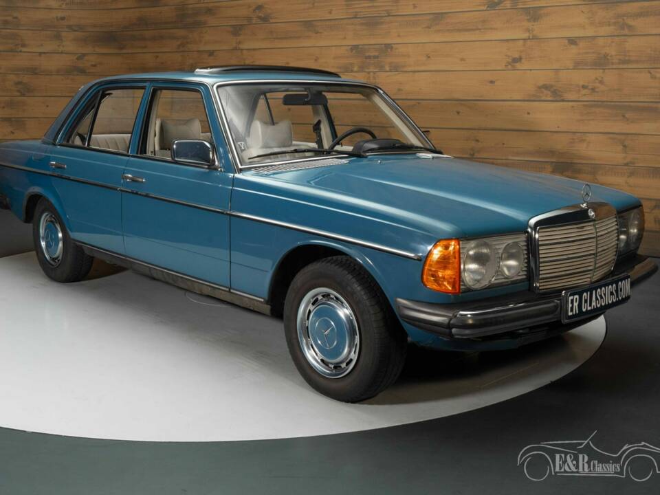 Imagen 1/5 de Mercedes-Benz 200 (1976)