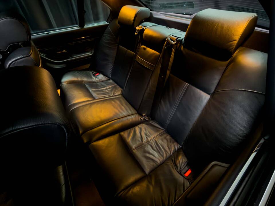 Image 29/41 of BMW 750i (2000)