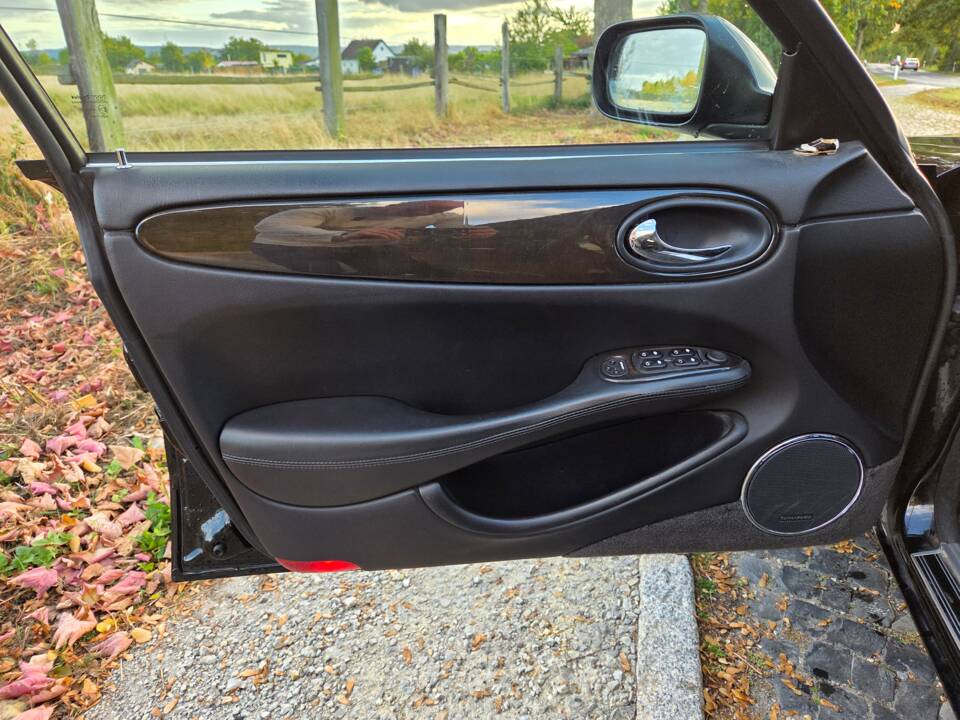 Image 15/15 de Jaguar XJR 4.0 (2000)