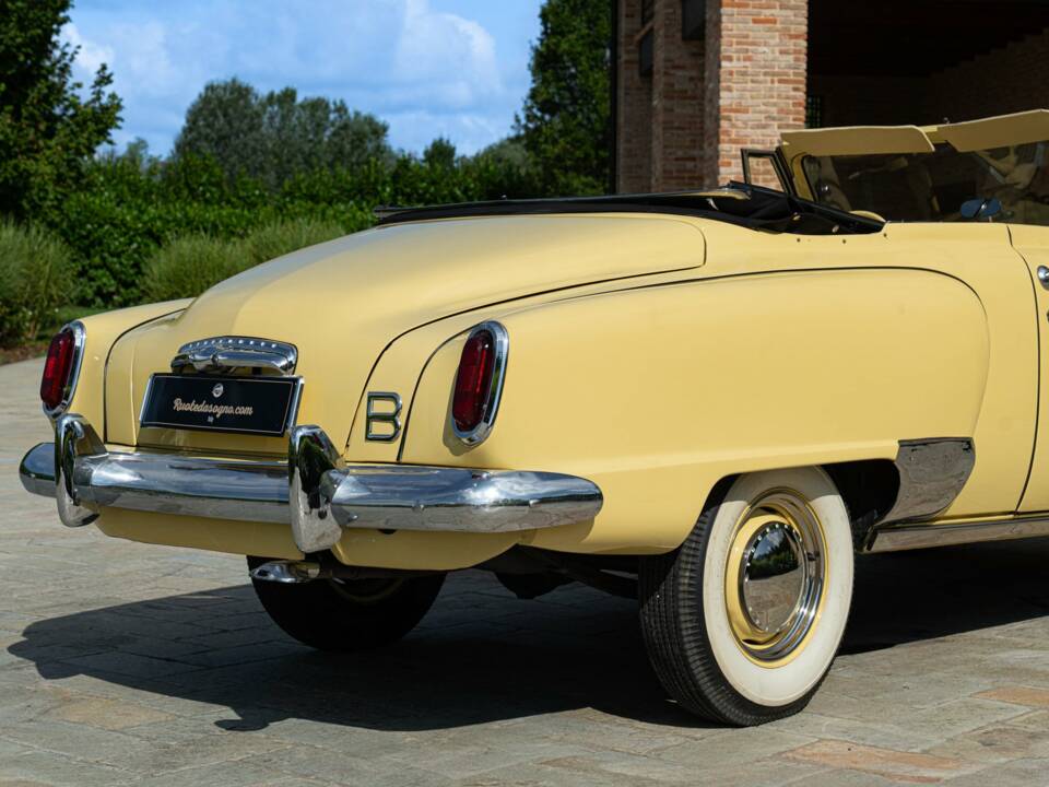 Image 25/50 of Studebaker Champion Regal DeLuxe Convertible (1950)