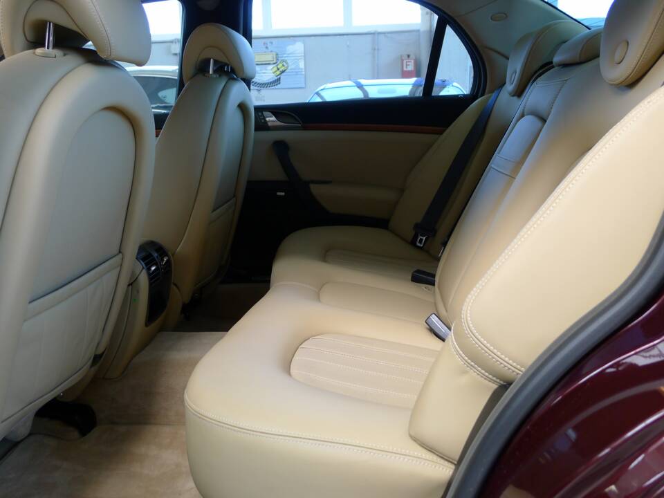 Imagen 36/42 de Lancia Thesis 2.4 (2002)