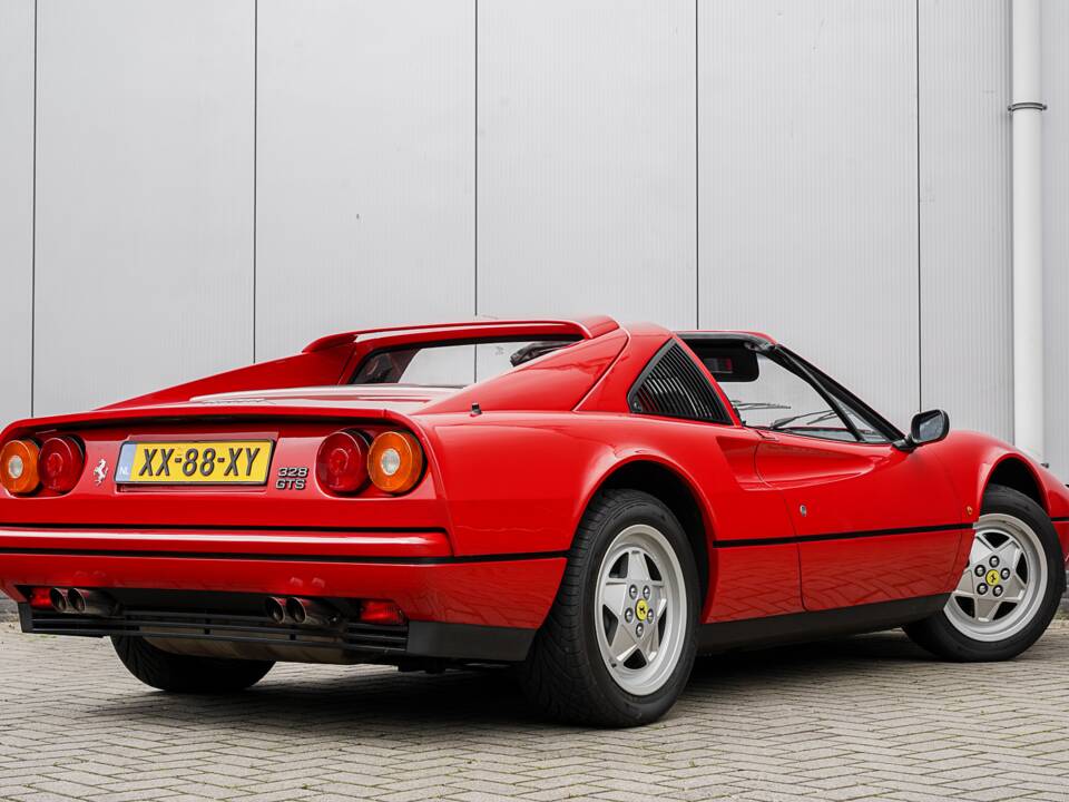 Image 13/30 of Ferrari 328 GTS (1989)
