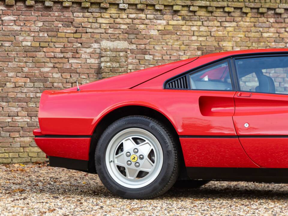 Bild 42/50 von Ferrari 328 GTB (1989)