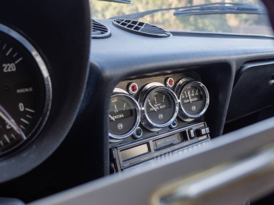 Image 19/58 of Alfa Romeo 2000 Spider Veloce (1977)