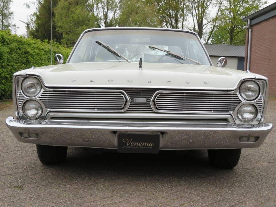 Image 2/26 of Plymouth Sport Fury (1966)