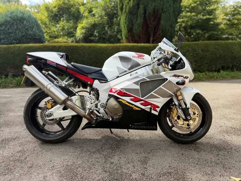 Bild 1/42 von Honda VTR 1000 SP2 (2002)