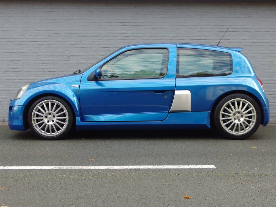 Imagen 6/100 de Renault Clio II V6 (2004)